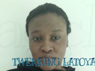 TWEKKING_LATOYA